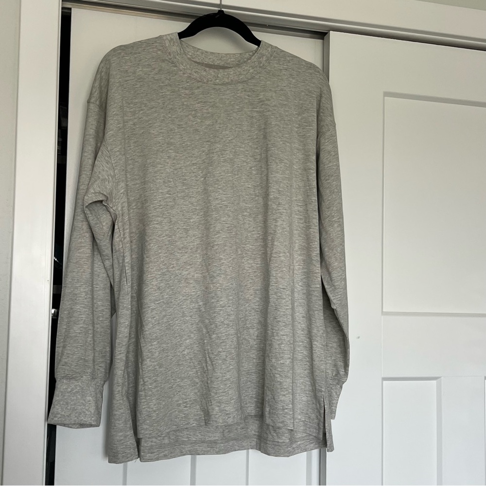 Abercrombie & Fitch Gray Long Sleeve Tee